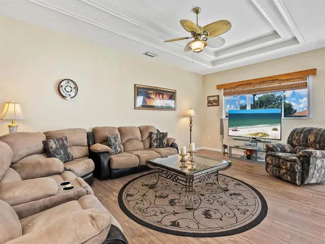 $525,000 | 280 Dahlia Court, Bradenton, FL 34212