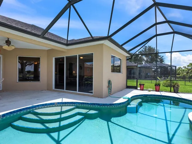 $525,000 | 280 Dahlia Court, Bradenton, FL 34212
