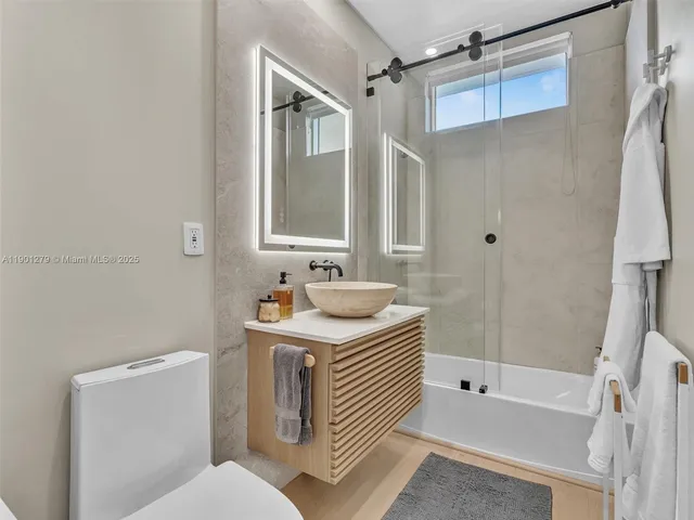 a view of a backyard with palm trees