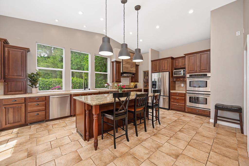 325 Diamond Oaks Road Roseville, CA 95678 - Photo 10 of 48