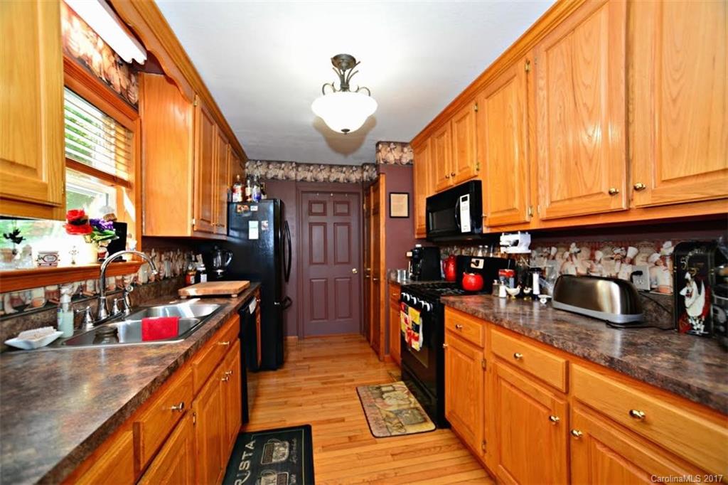 157 Red Rile Trail Sylva, NC 28779 - Photo 5 of 20 Gallery Image 5