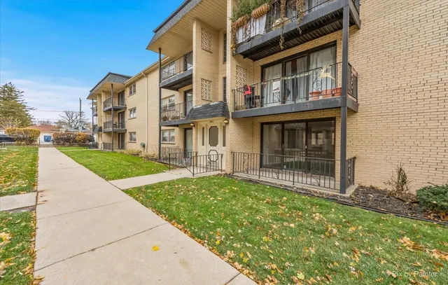 $169,400 | 2037 North Harlem Avenue, Unit 1W, Chicago, IL 60707