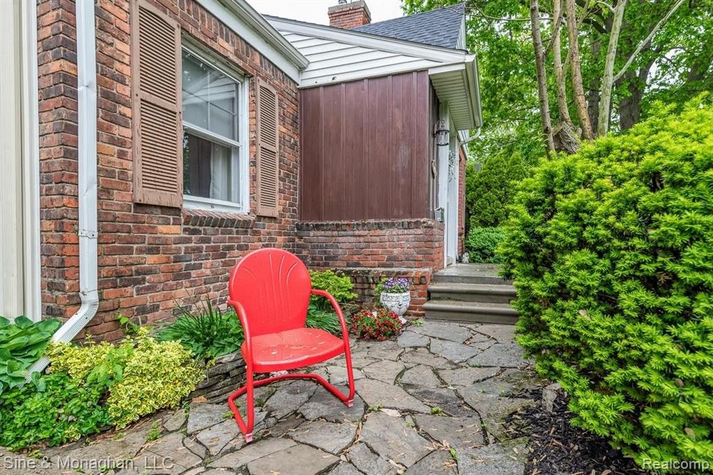 1432 Vernier Road Grosse Pointe Woods, MI 48236 - Photo 2 of 21