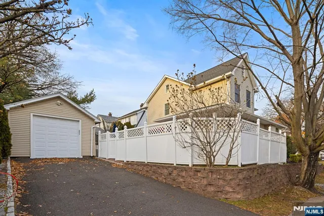 $929,888 | 270 Hamilton Avenue, Hasbrouck Heights, NJ 07604