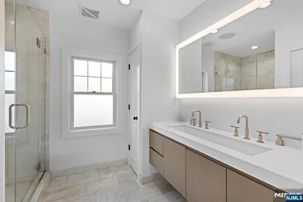 $929,888 | 270 Hamilton Avenue, Hasbrouck Heights, NJ 07604