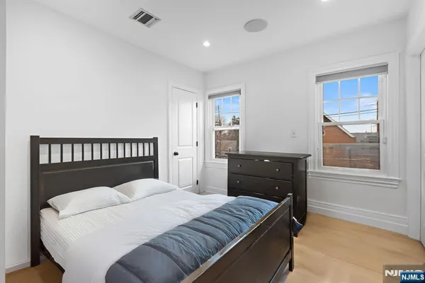 $929,888 | 270 Hamilton Avenue, Hasbrouck Heights, NJ 07604
