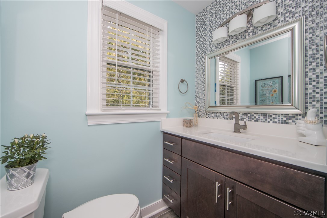 8802 Watlington Road Henrico, VA 23229 - Photo 20 of 36 Hall Bath (level 2) - Remodeled in 2015. Gorgeous