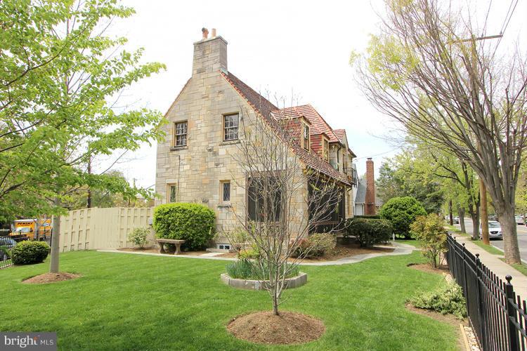 4342 River Road Northwest Washington, DC 20016 - Photo 3 of 27 Exterior (General)