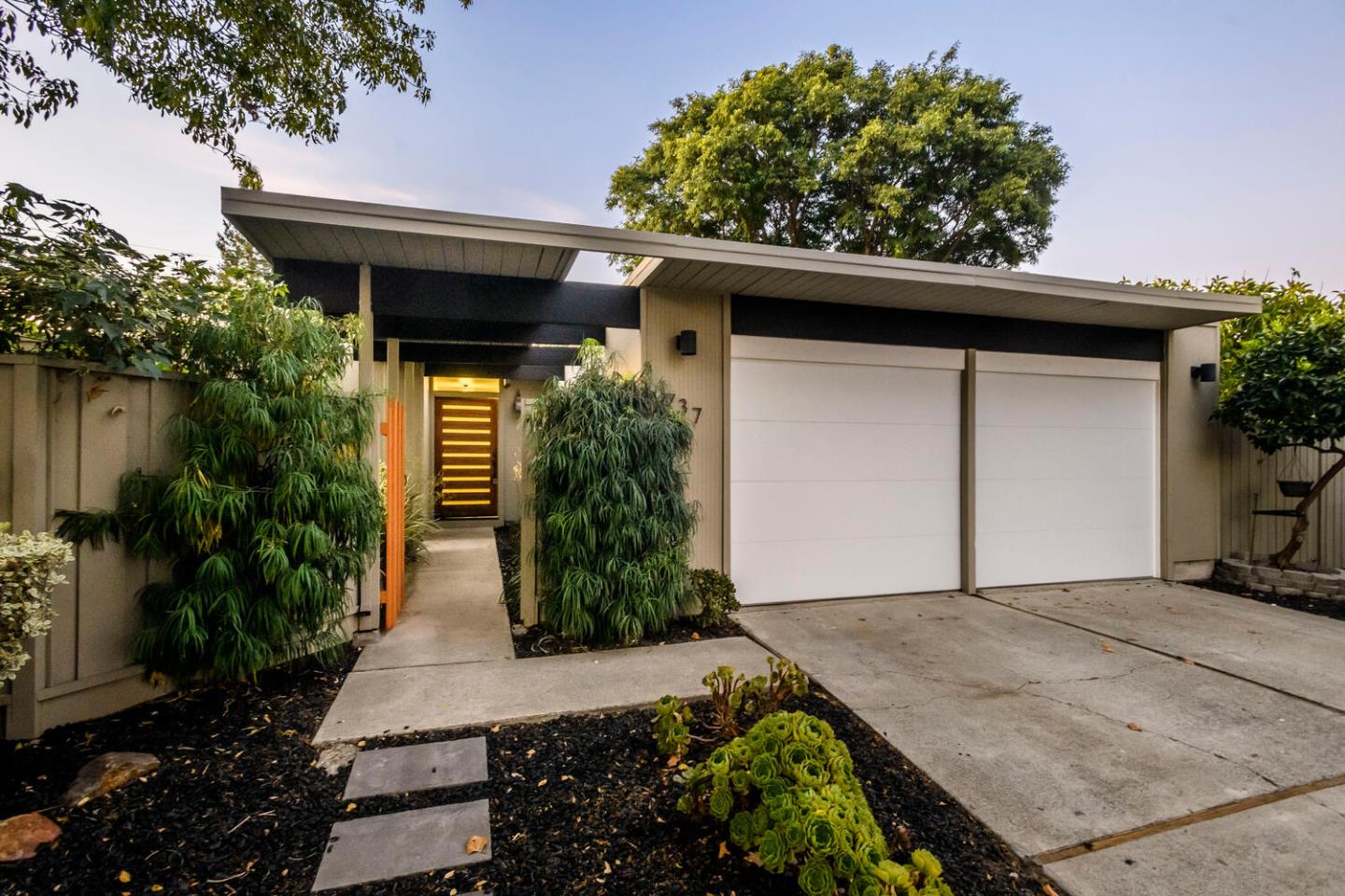 737 East Charleston Road, Palo Alto, CA 94303 Compass