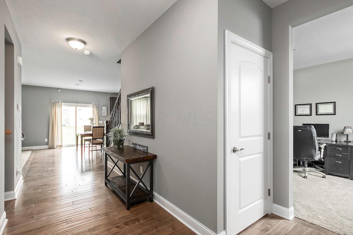 657 Eagle Walk Road Delaware, OH 43015 - Photo 2 of 60