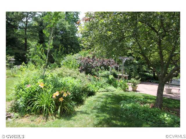 134 Beverly Road Ashland, VA 23005 - Photo 12 of 12 Yard/Garden