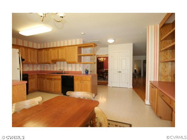 134 Beverly Road Ashland, VA 23005 - Photo 5 of 12 Kitchen