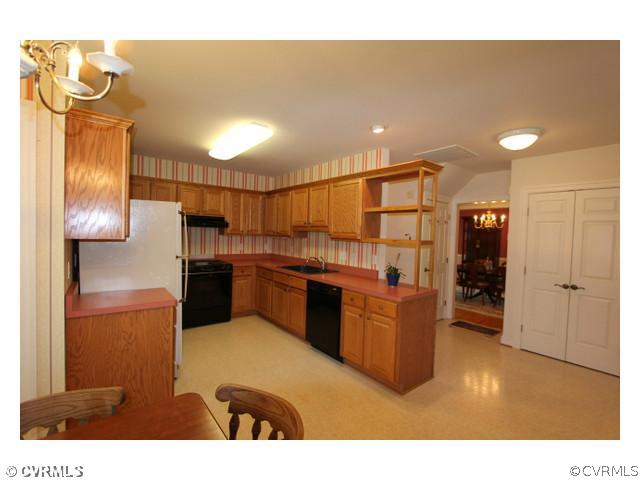 134 Beverly Road Ashland, VA 23005 - Photo 6 of 12 Kitchen
