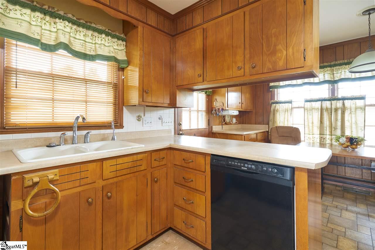 175 Forest Dale Road Marietta, SC 29661 - Photo 7 of 36