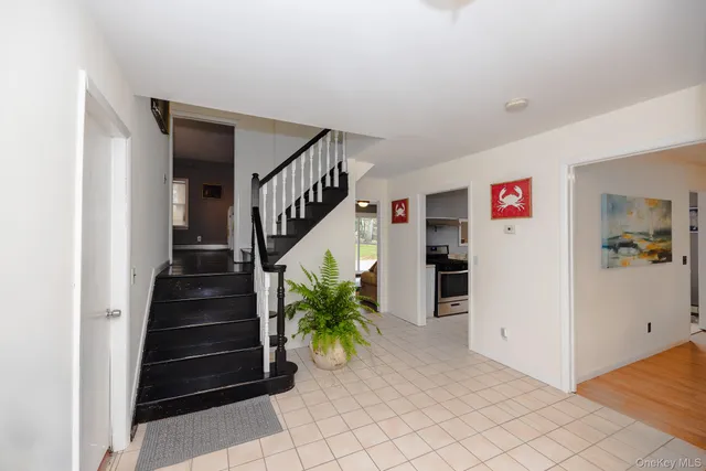 a view of entryway and hall