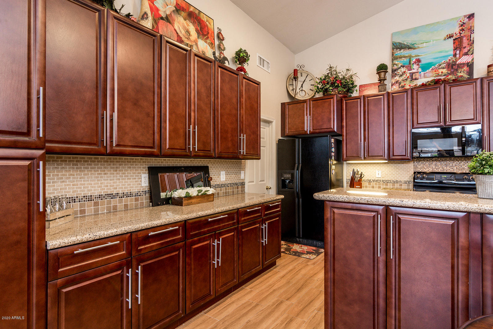 1809 East Rawhide Street Gilbert, AZ 85296 - Photo 12 of 38 1809-E-Rawhide-Street-15