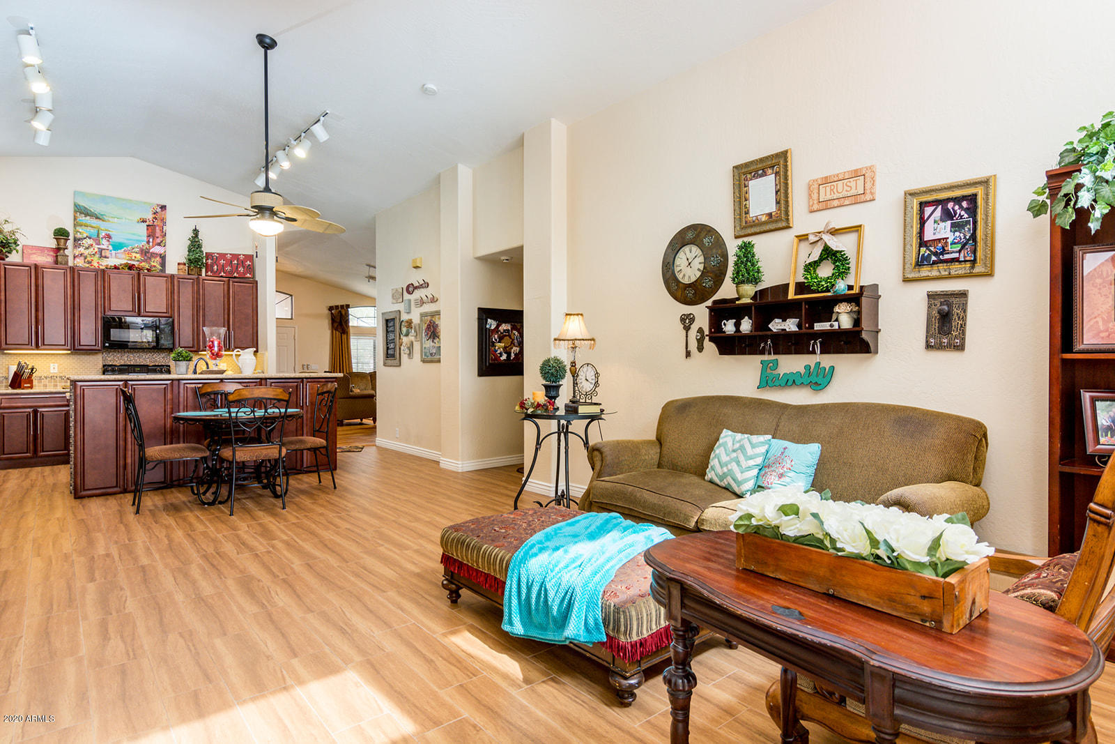 1809 East Rawhide Street Gilbert, AZ 85296 - Photo 16 of 38 1809-E-Rawhide-Street-19