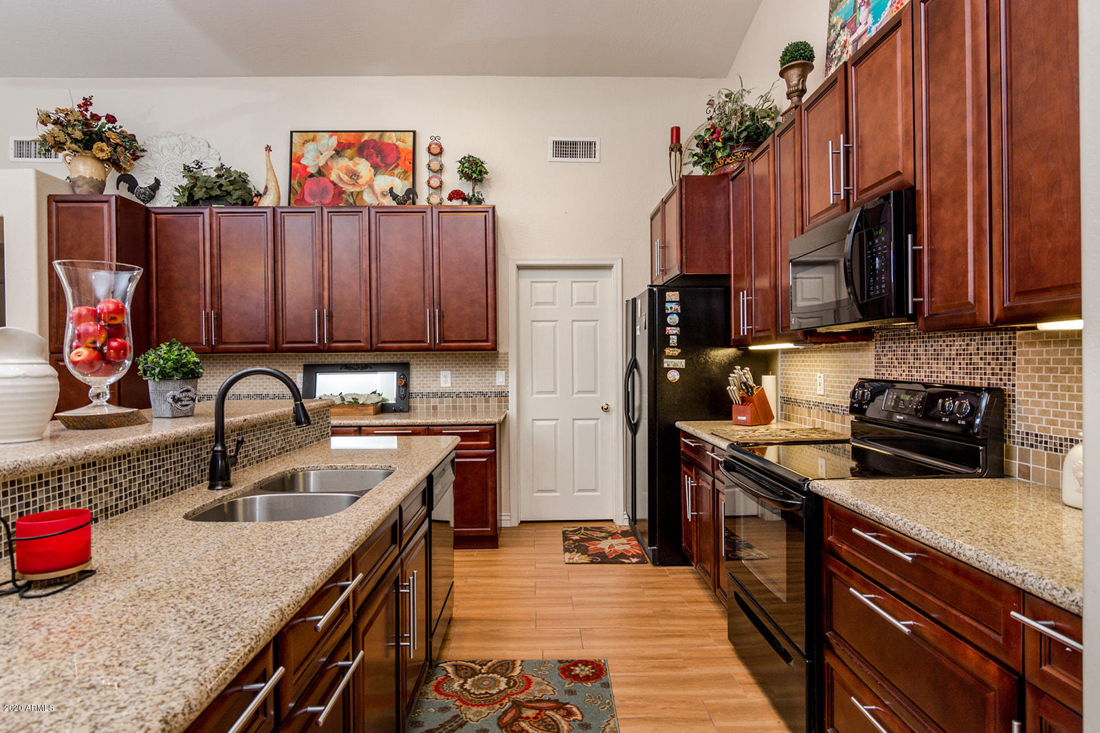 1809 East Rawhide Street Gilbert, AZ 85296 - Photo 9 of 38 1809-E-Rawhide-Street-12