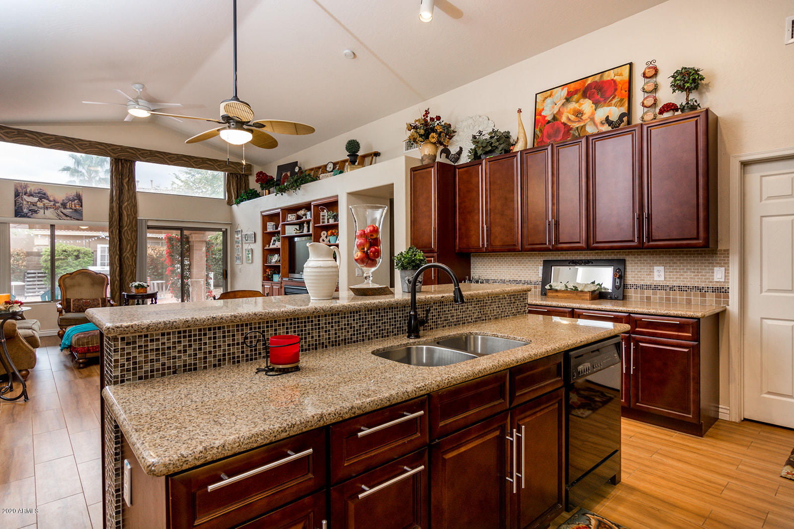1809 East Rawhide Street Gilbert, AZ 85296 - Photo 10 of 38 1809-E-Rawhide-Street-13
