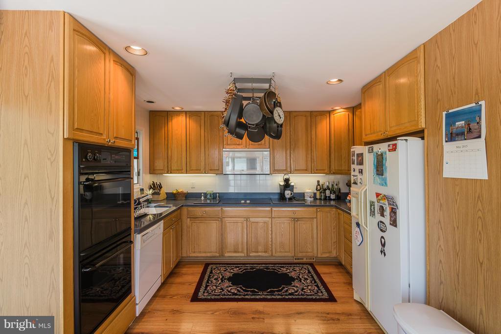 1950 Cedar Road Pasadena, MD 21122 - Photo 14 of 30 Kitchen