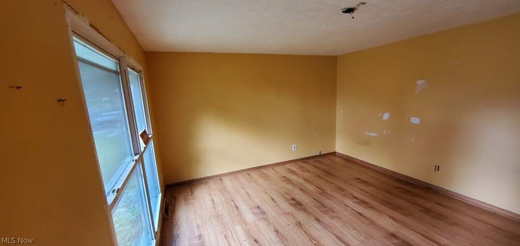 1433 Gurley Avenue Akron, OH 44310 - Photo 3 of 9