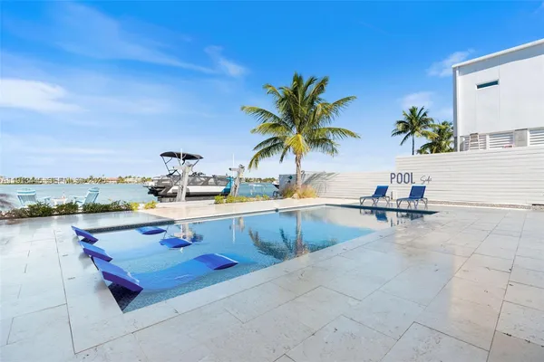 $4,300,000 | 16745 Tamarind Road, Sugarloaf, FL 33042