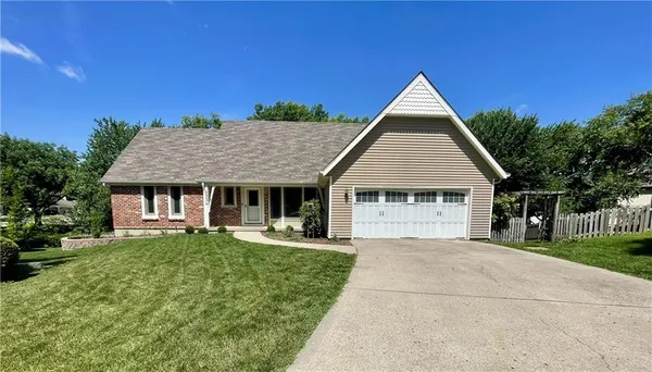 $539,000 | 6334 West 108th Street, Leawood, KS 66211