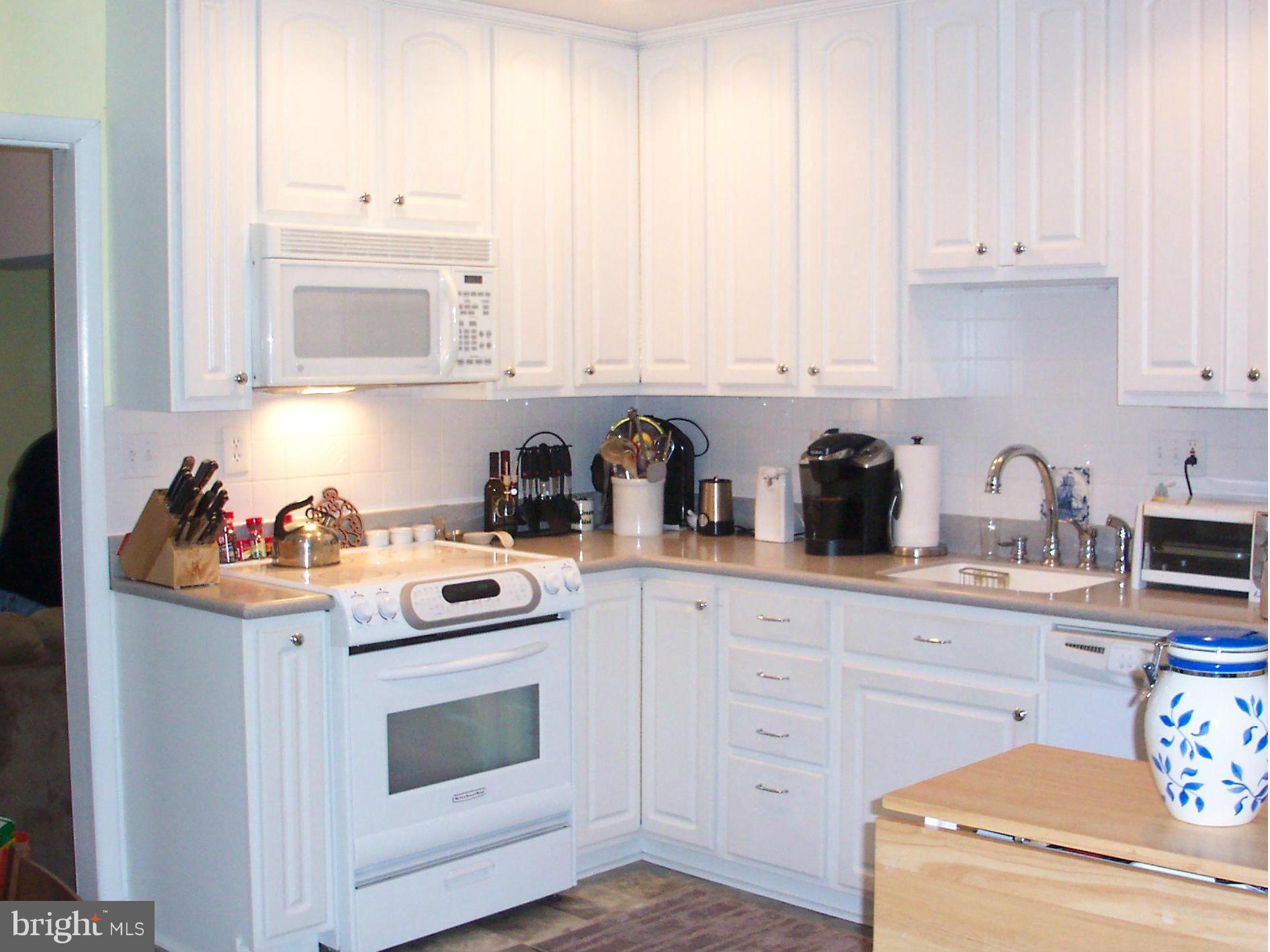 206 Winston Road Pasadena, MD 21122 - Photo 2 of 18 Kitchen