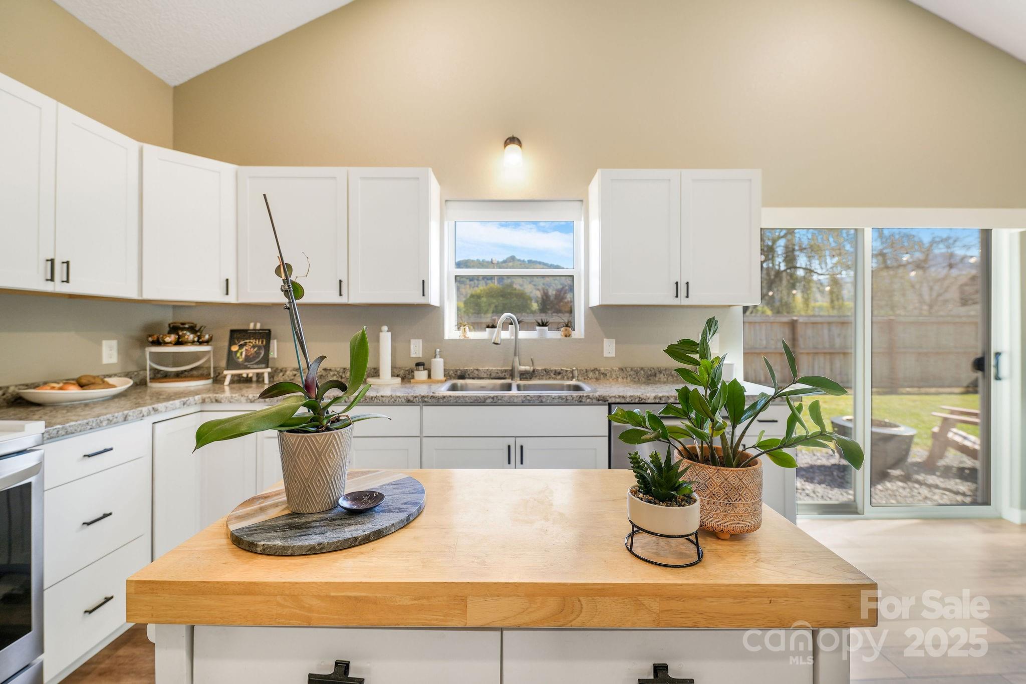 41 Utah Mountain Road Waynesville, NC 28785 - Photo 13 of 43 Gallery Image 13