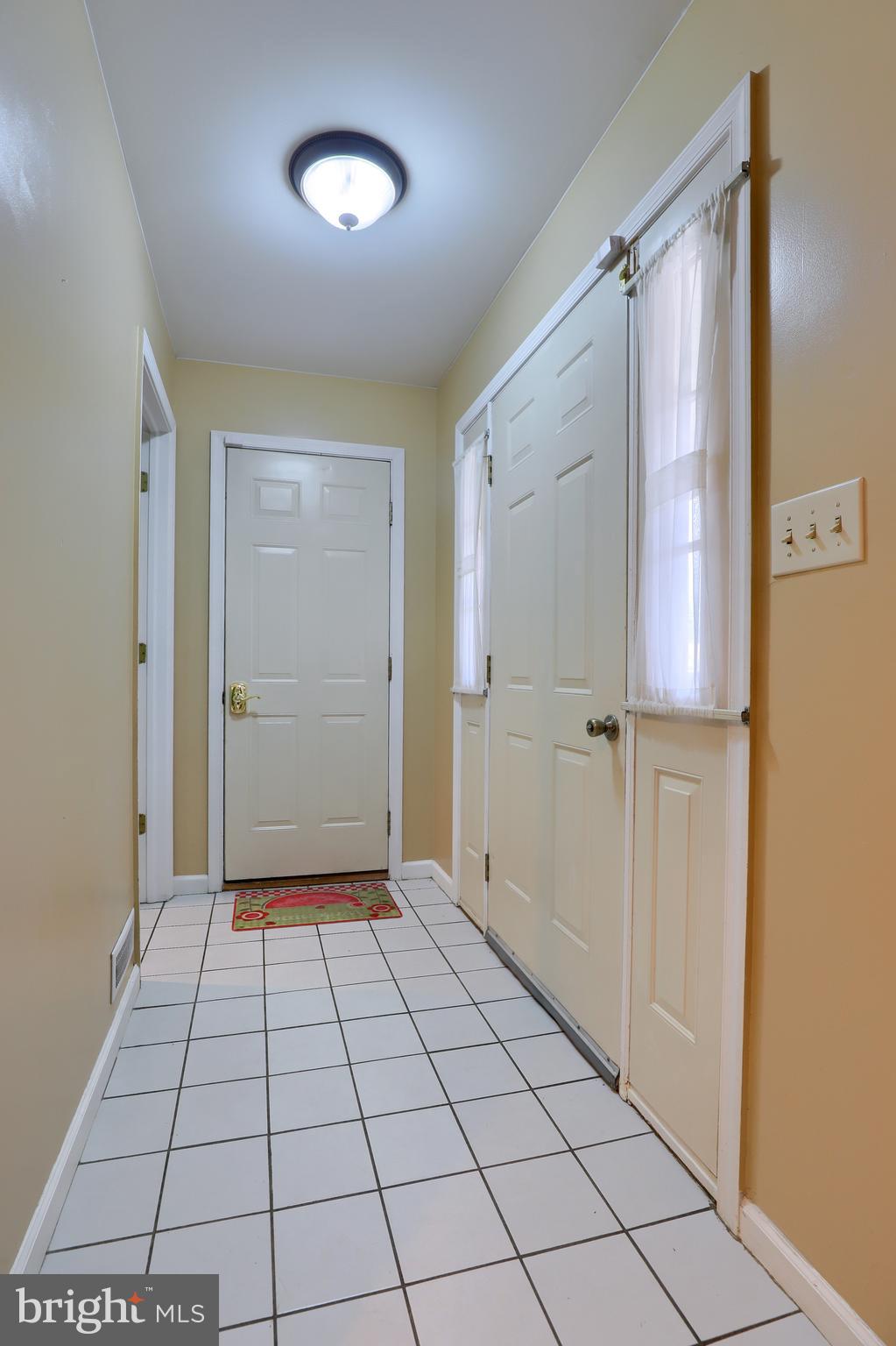 1831 Spring Ridge Lane Lancaster, PA 17603 - Photo 4 of 36 Gallery Image 4