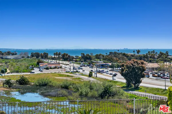 $925,000 | 23901 Civic Center Way, Unit D235, Malibu, CA 90265