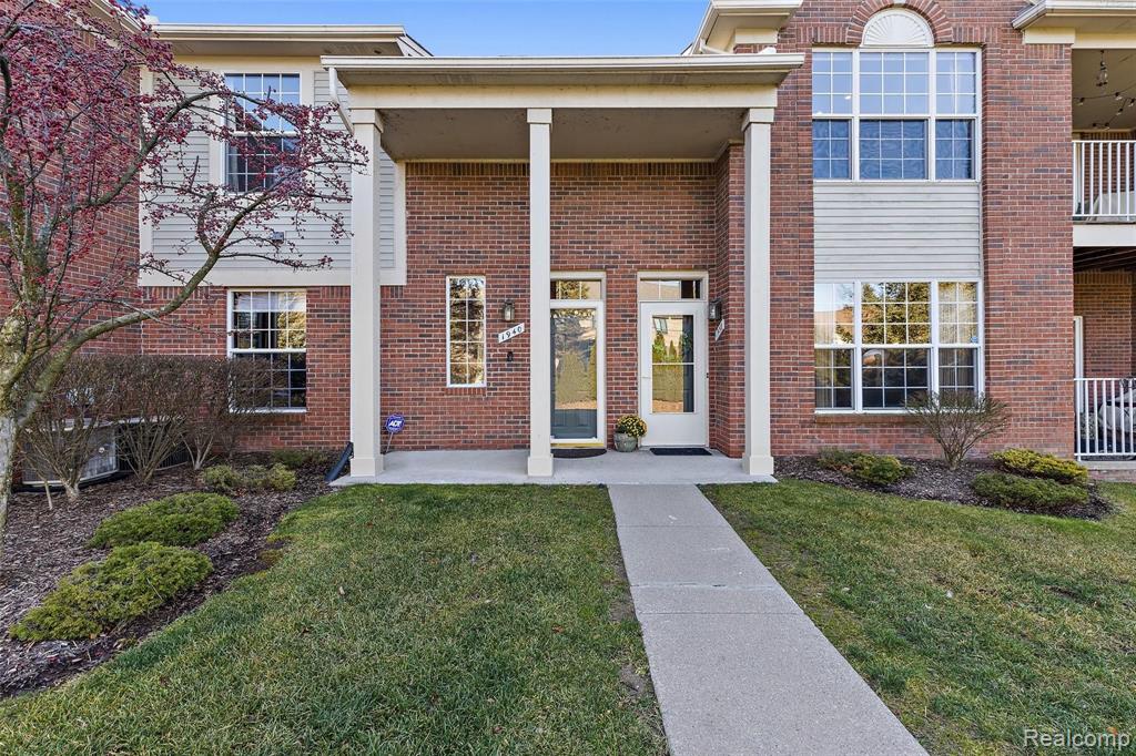 1940 Flagstone Circle Rochester, MI 48307 - Photo 2 of 24