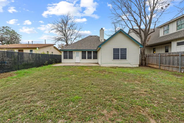 $2,400 | 1137 Don Ann Street, Austin, TX 78721