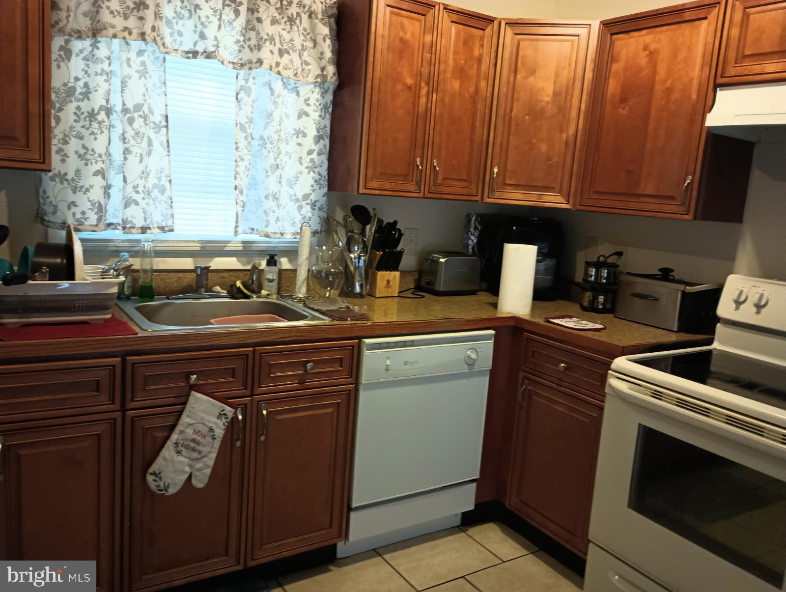 1 Primrose Lane Willingboro, NJ 08046 - Photo 2 of 7 Kitchen