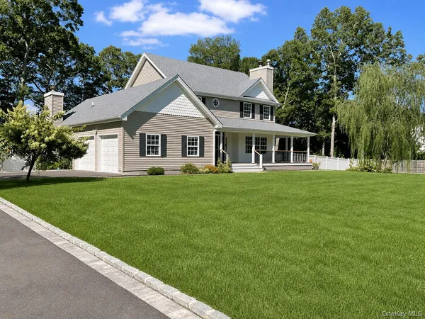 $959,000 | 7 Sander Court, Yaphank, NY 11980