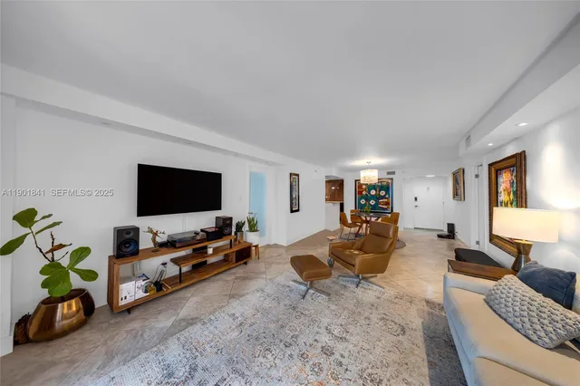 $3,400 | 6039 Collins Avenue, Unit 1415, Miami Beach, FL 33140
