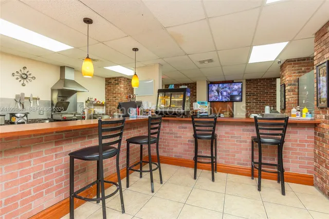 $3,400 | 6039 Collins Avenue, Unit 1415, Miami Beach, FL 33140