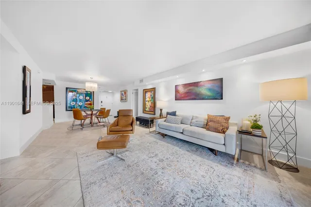 $3,400 | 6039 Collins Avenue, Unit 1415, Miami Beach, FL 33140