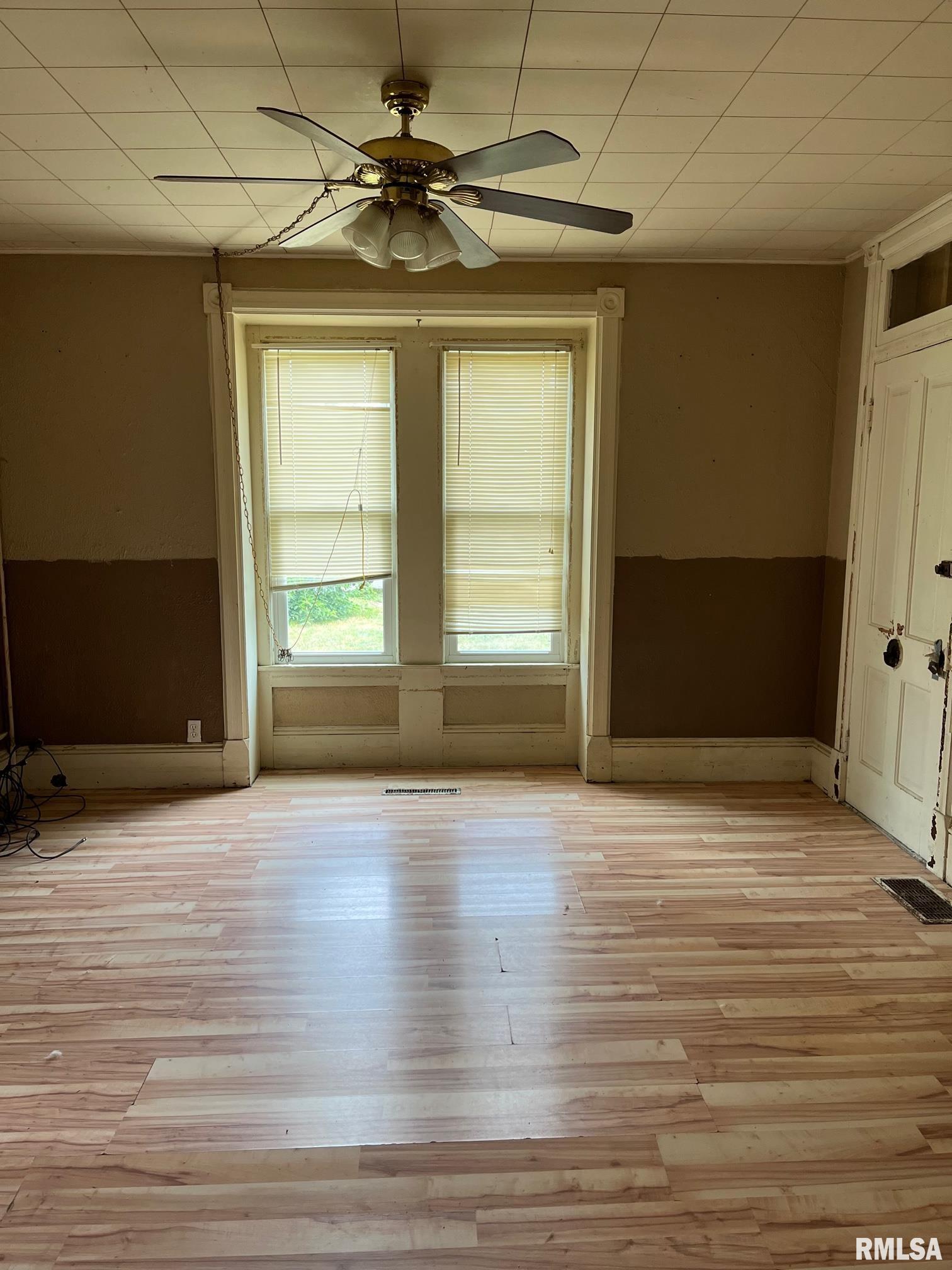 305 West South Street Colchester, IL 62326 - Photo 5 of 9