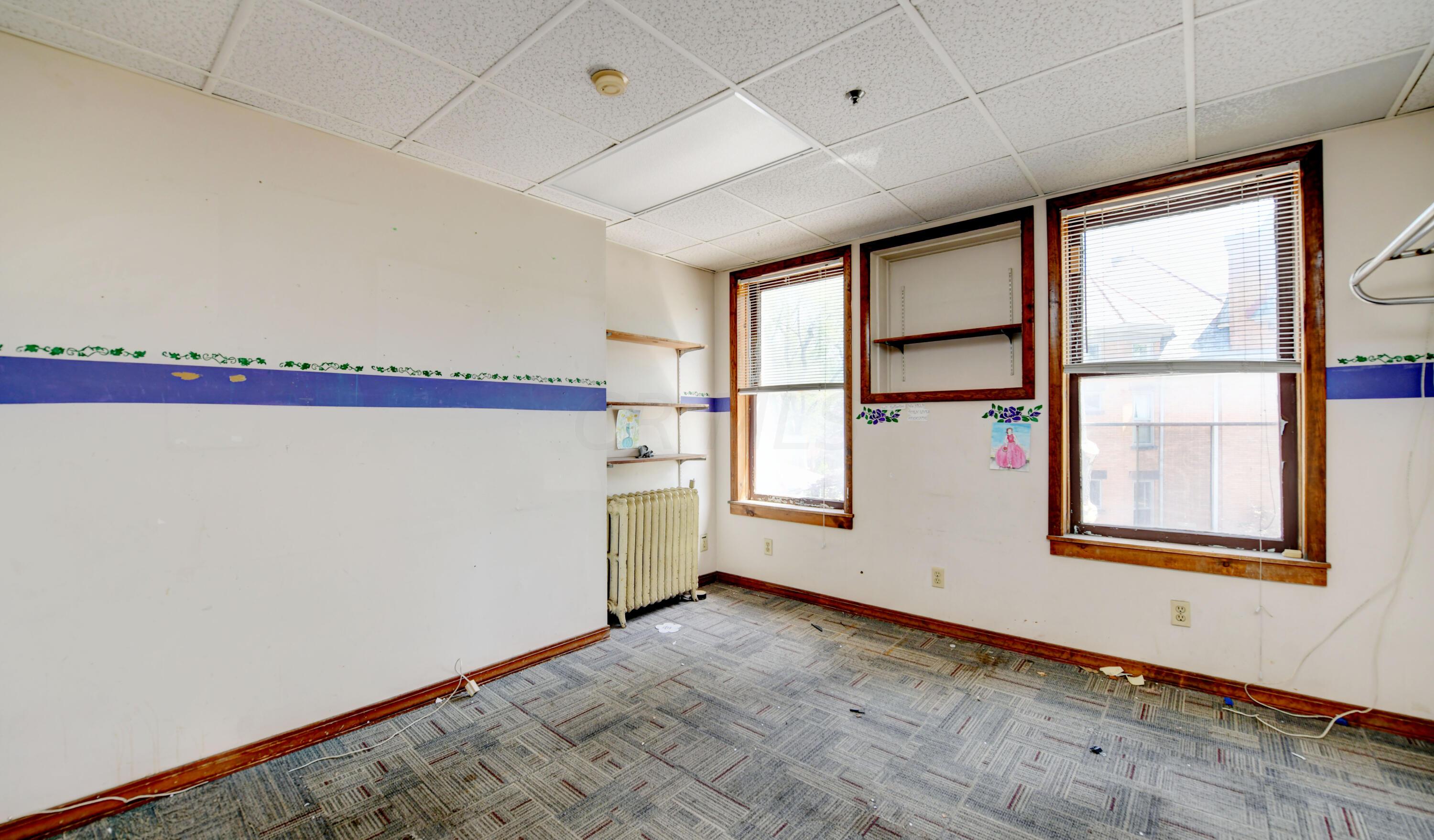 868 Bryden Road Columbus, OH 43205 - Photo 29 of 47 Second Floor Living Space (10)