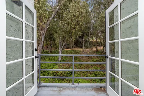 $1,200,000 | 11601 Montana Avenue, Unit PH7, Los Angeles, CA 90049