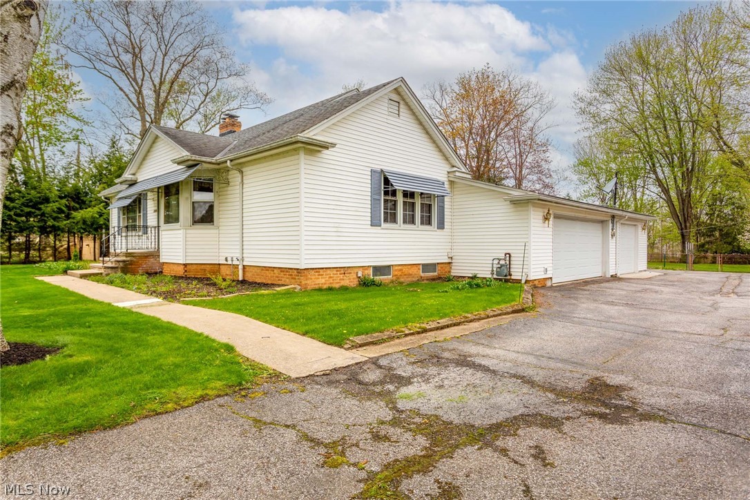 22490 Mastick Road Fairview Park, OH 44126 - Photo 4 of 35