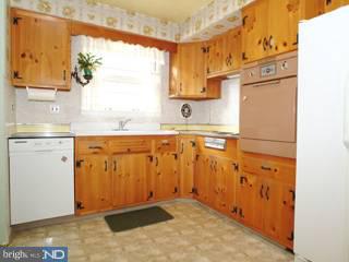 573 Bob White Road Wayne, PA 19087 - Photo 3 of 6