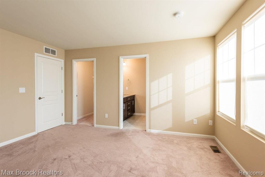 330 Glenhurst Boulevard Rochester Hills, MI 48307 - Photo 15 of 24