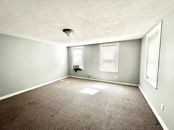 $3,300 | 572 Main Street, Unit B, Watertown, MA 02472