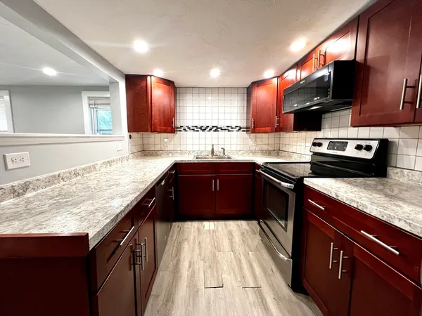 $3,300 | 572 Main Street, Unit B, Watertown, MA 02472