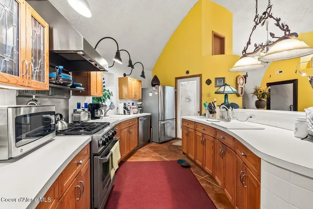 $650,000 | 123 East Mountain View Road, Clark Fork, ID 83811