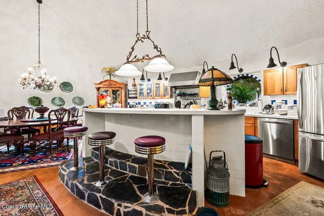 $650,000 | 123 East Mountain View Road, Clark Fork, ID 83811