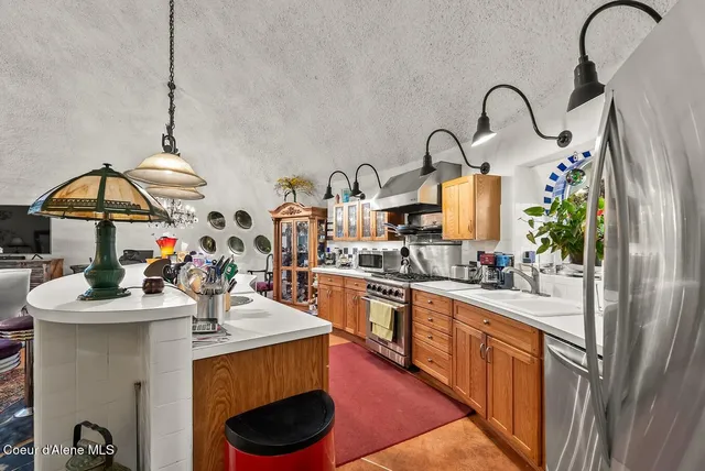 $650,000 | 123 East Mountain View Road, Clark Fork, ID 83811