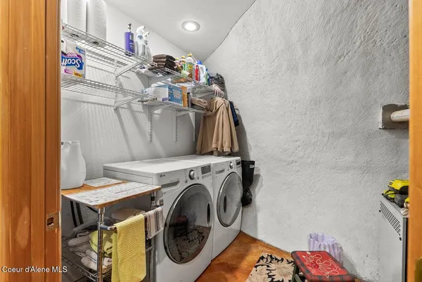 $630,000 | 123 East Mountain View Road, Clark Fork, ID 83811